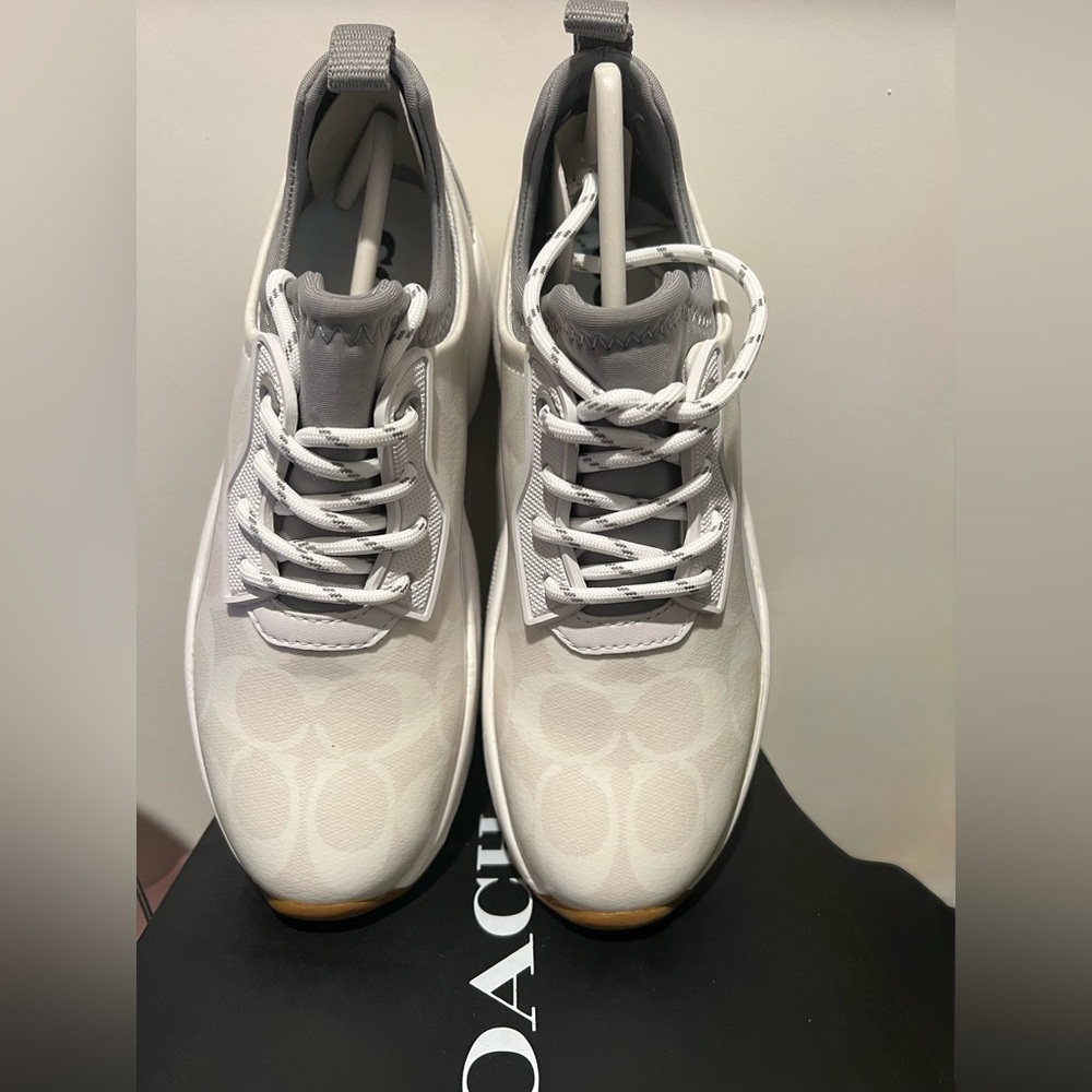 Coach Signature Tech Runner - size 5.5
